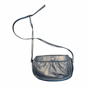 Vintage Etienne Aigner navy leather crossbody bag 💙